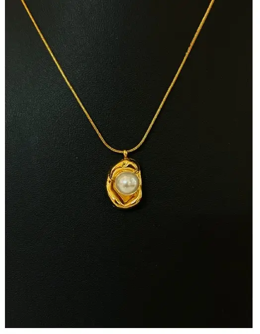Pinteresty pearl necklace