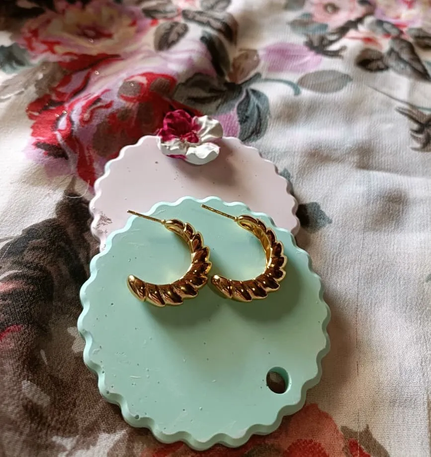 [01-0002] Gold scale earrings