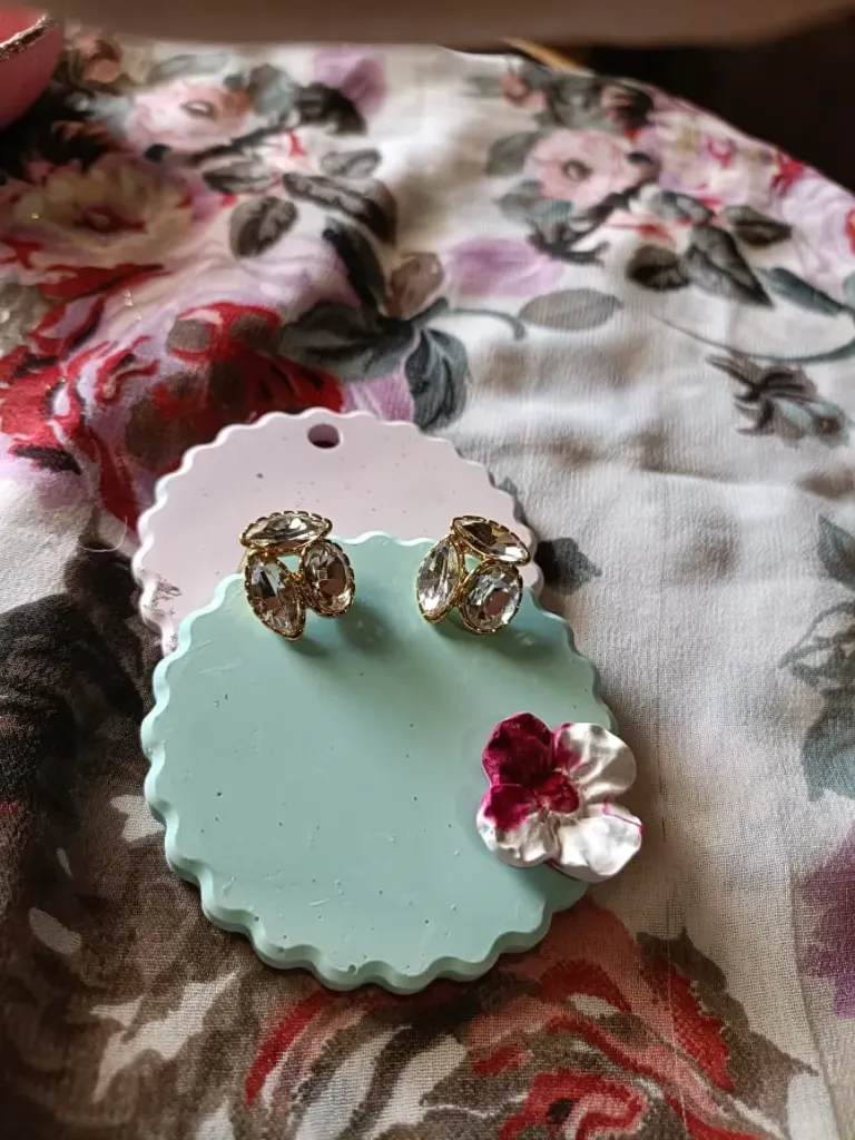 [01-0006] Diamond statement earrings 25999